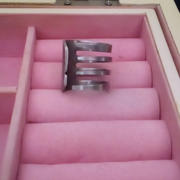 Ring - Picture 4 of 4